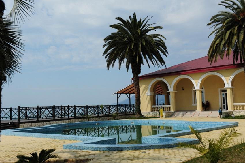 Lazurniy Bereg Hotel Gagra Exterior photo