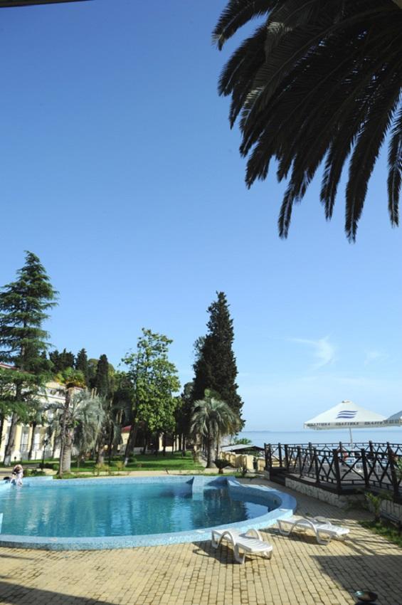 Lazurniy Bereg Hotel Gagra Exterior photo