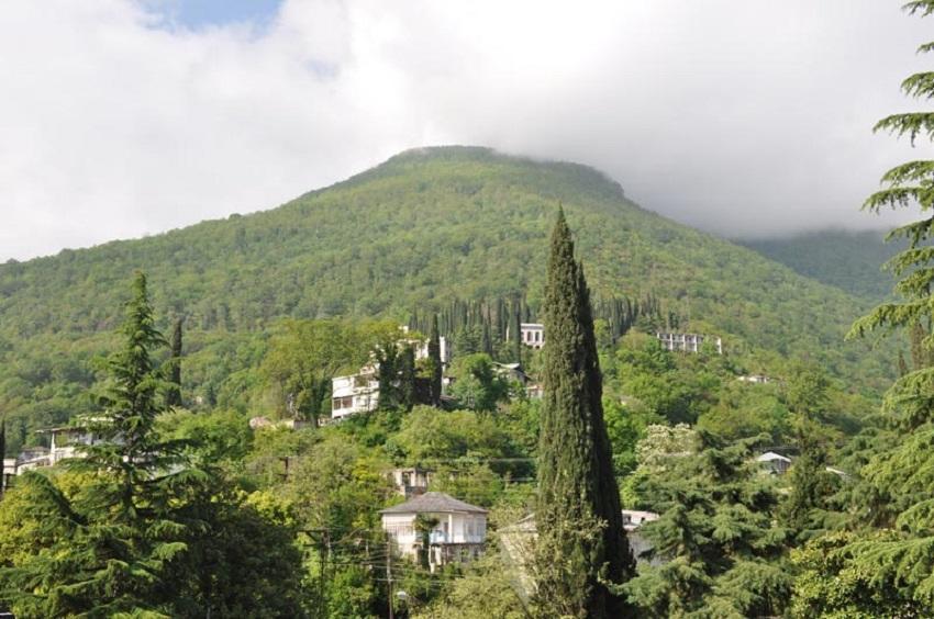 Lazurniy Bereg Hotel Gagra Exterior photo