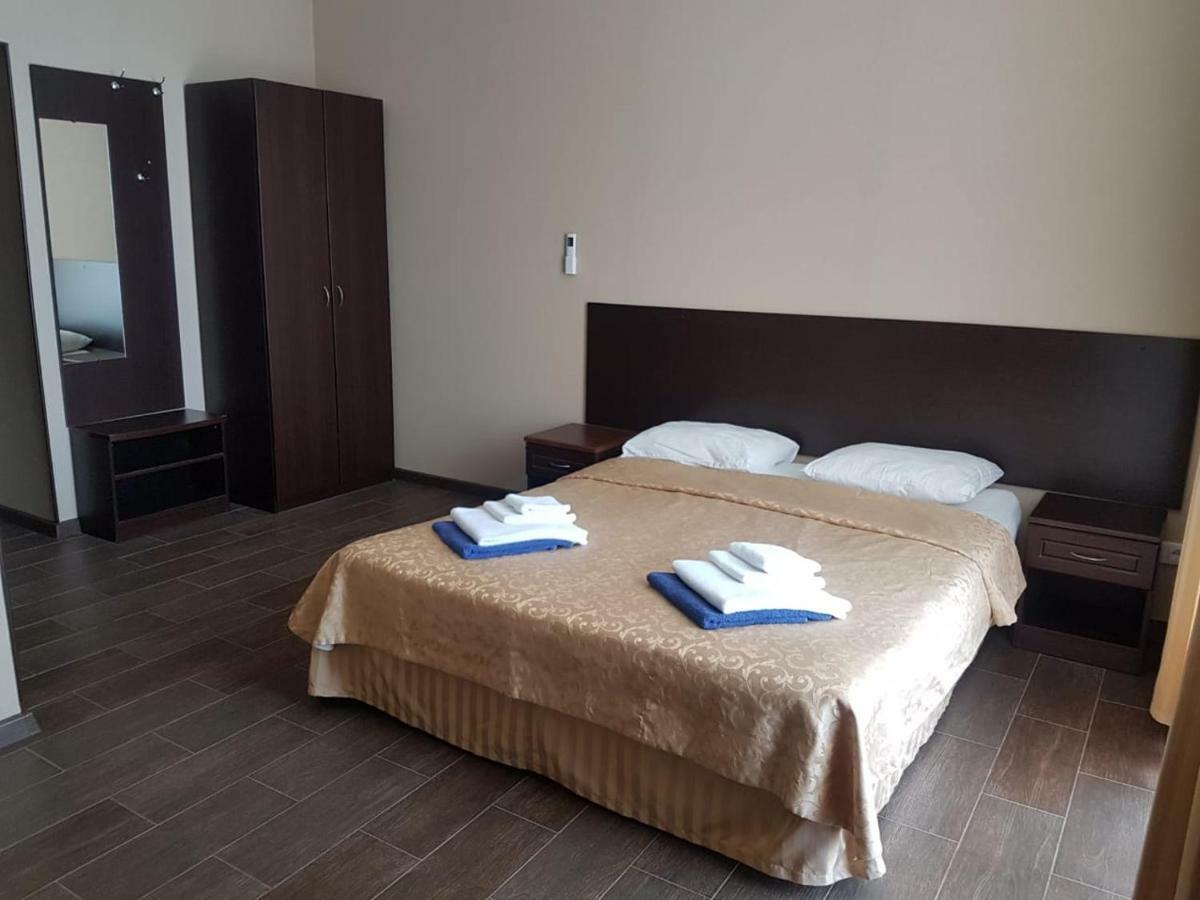 Lazurniy Bereg Hotel Gagra Exterior photo