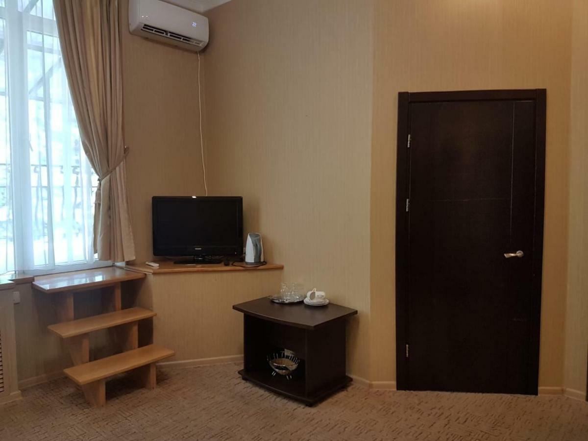 Lazurniy Bereg Hotel Gagra Exterior photo