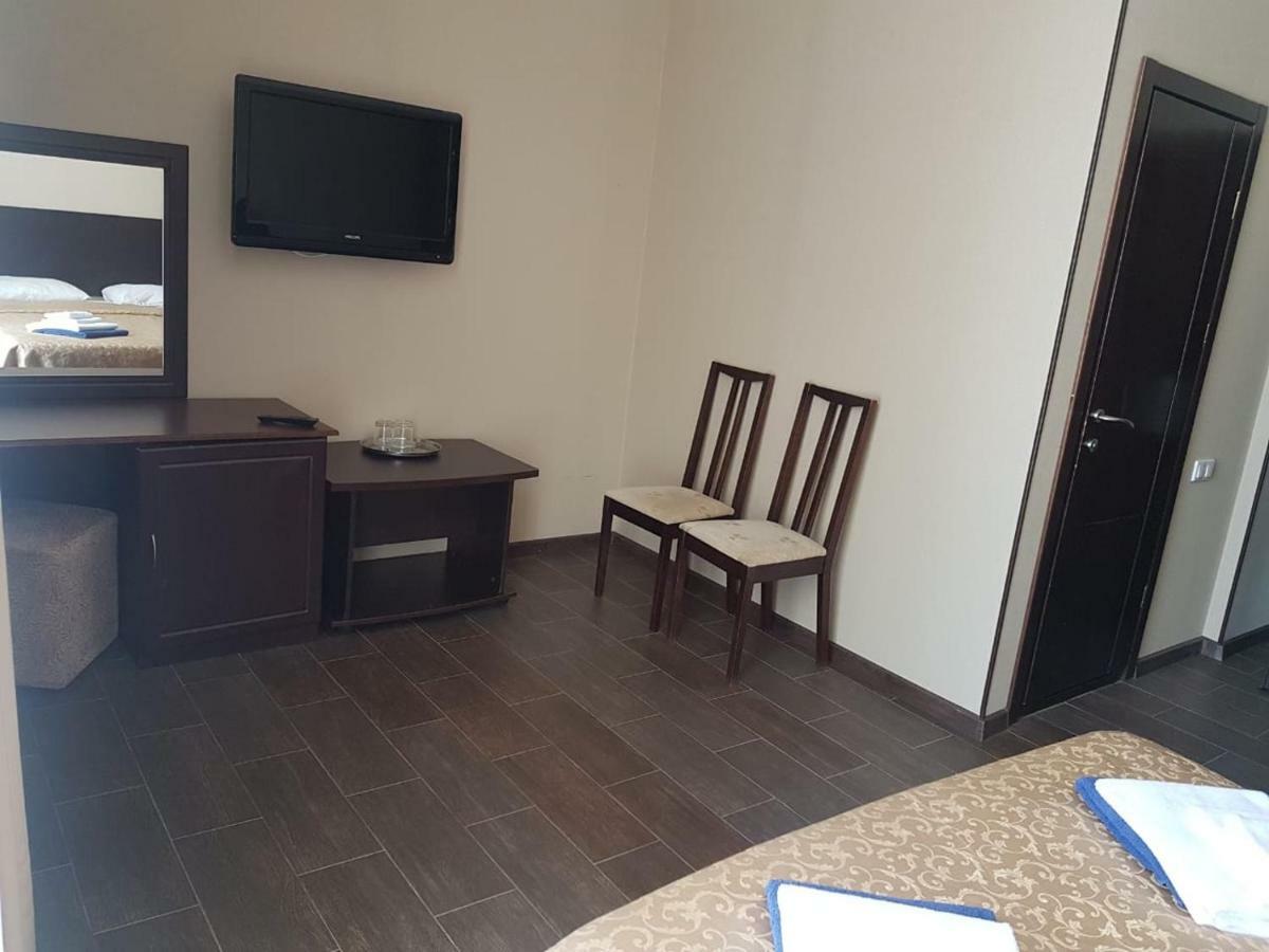 Lazurniy Bereg Hotel Gagra Exterior photo