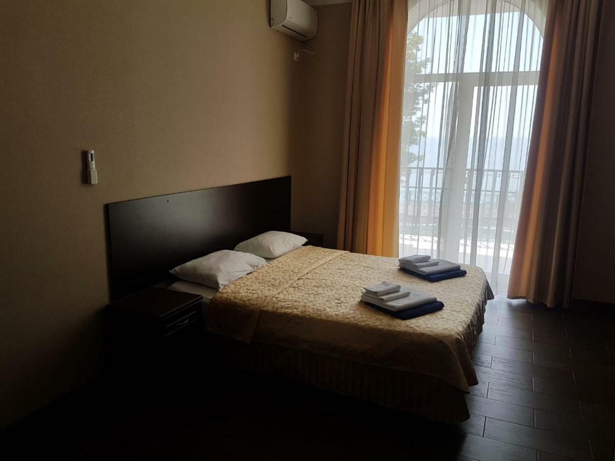 Lazurniy Bereg Hotel Gagra Exterior photo