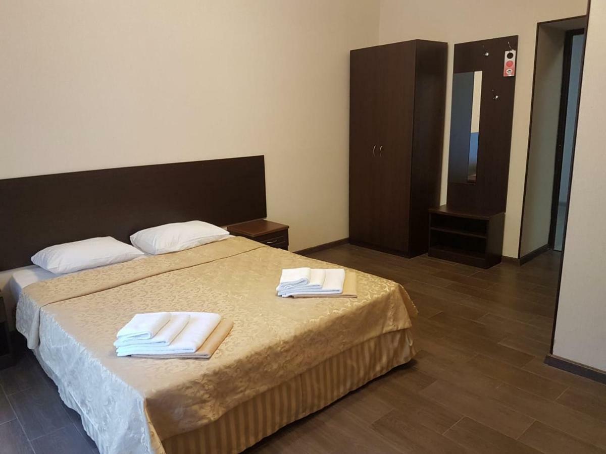 Lazurniy Bereg Hotel Gagra Exterior photo