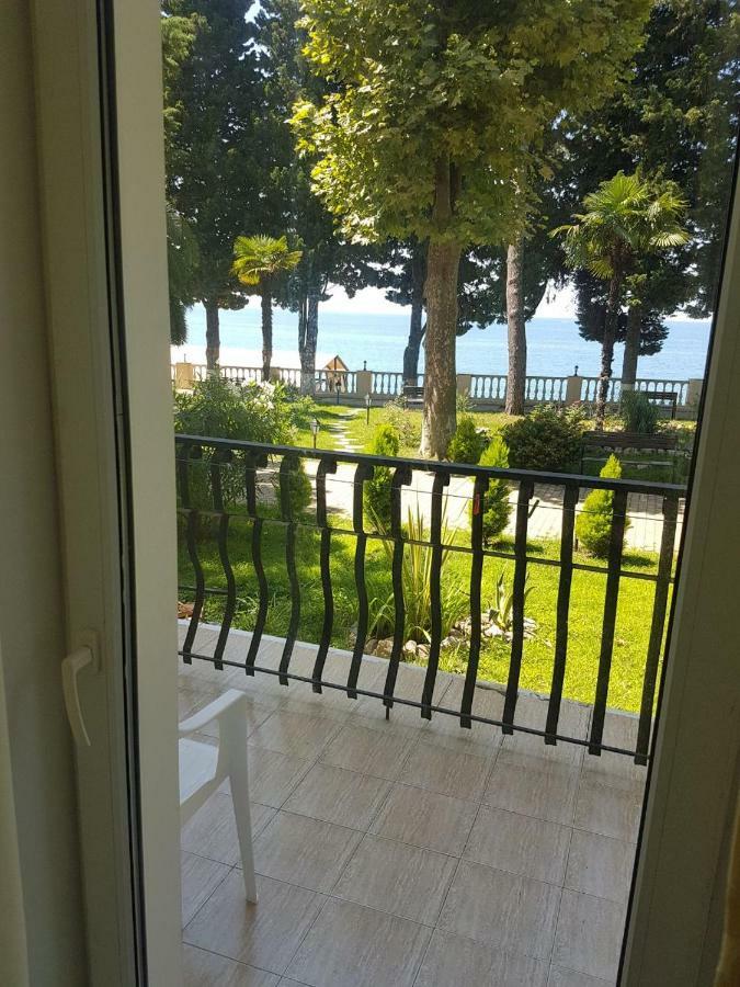 Lazurniy Bereg Hotel Gagra Exterior photo