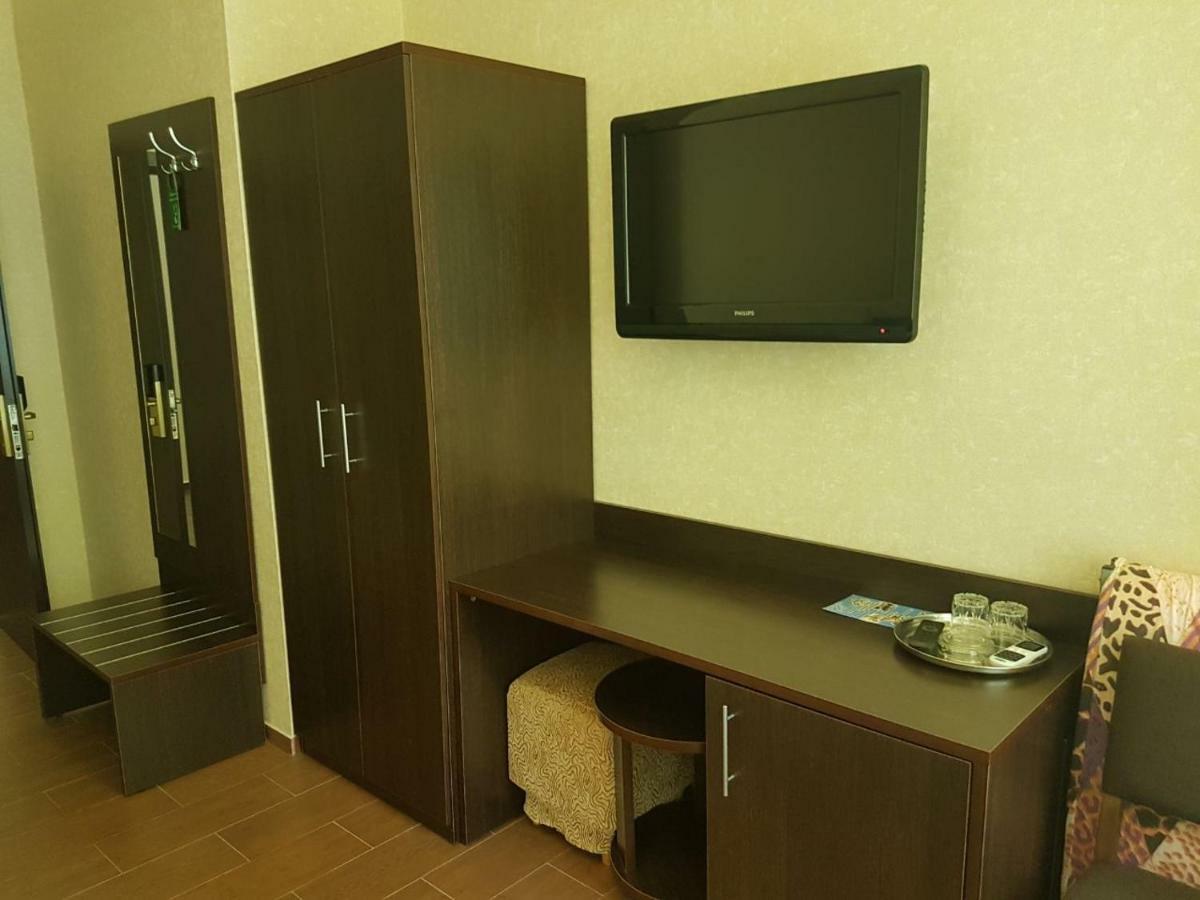 Lazurniy Bereg Hotel Gagra Exterior photo