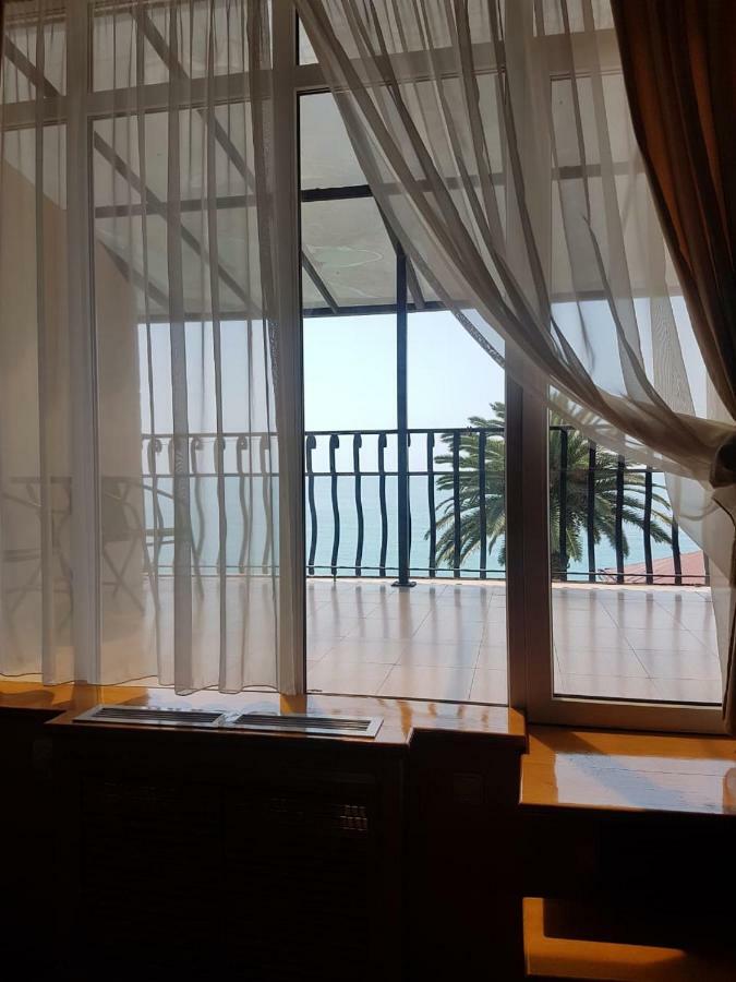 Lazurniy Bereg Hotel Gagra Exterior photo