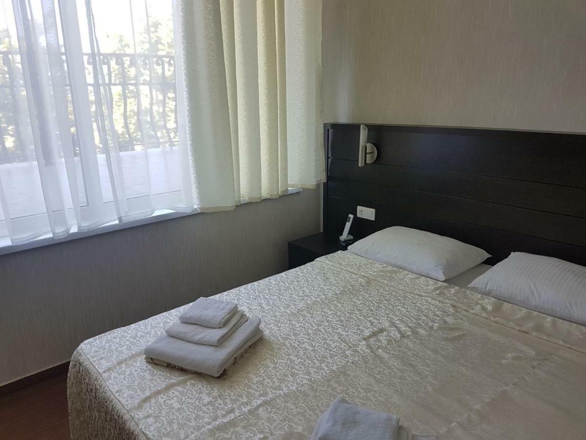 Lazurniy Bereg Hotel Gagra Exterior photo